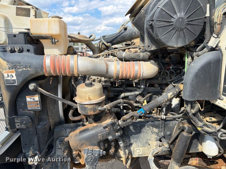 image for item FN2065 2013 Peterbilt 348 water truck