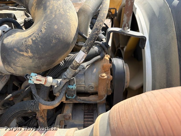 image for item FN2065 2013 Peterbilt 348 water truck
