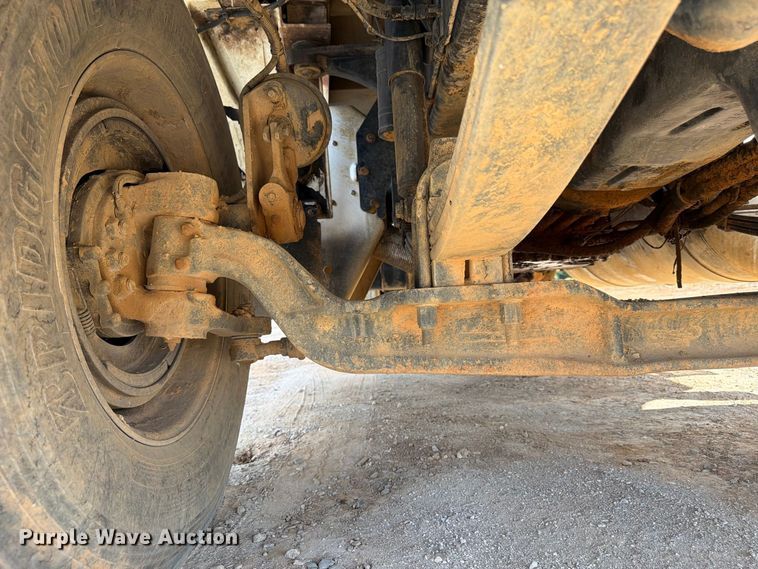 image for item FN2065 2013 Peterbilt 348 water truck