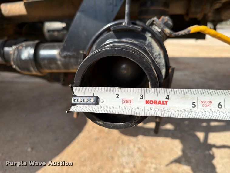 image for item FN2065 2013 Peterbilt 348 water truck