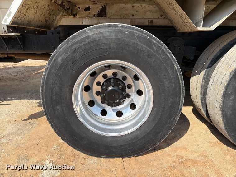 image for item FN2065 2013 Peterbilt 348 water truck