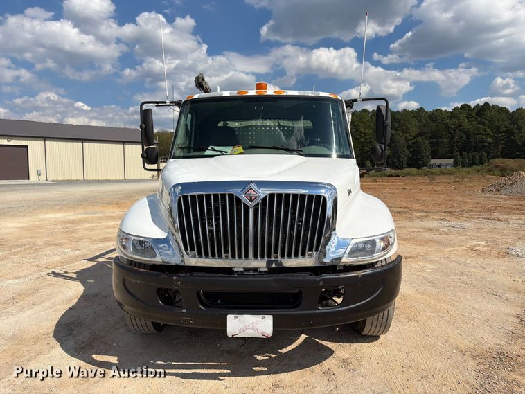 image for item FN2066 2003 International 4300 utility / service truck