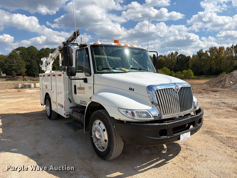 image for item FN2066 2003 International 4300 utility / service truck