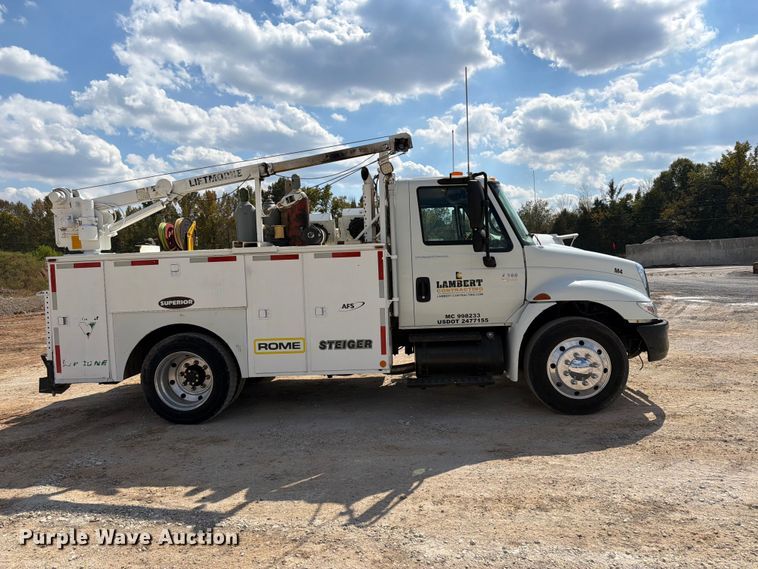 image for item FN2066 2003 International 4300 utility / service truck