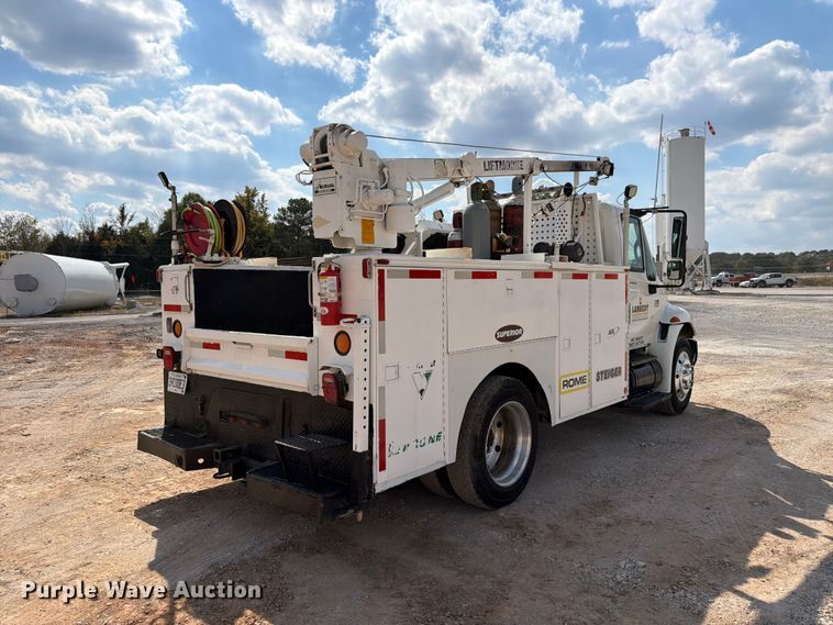 image for item FN2066 2003 International 4300 utility / service truck