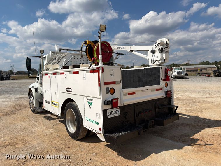 image for item FN2066 2003 International 4300 utility / service truck