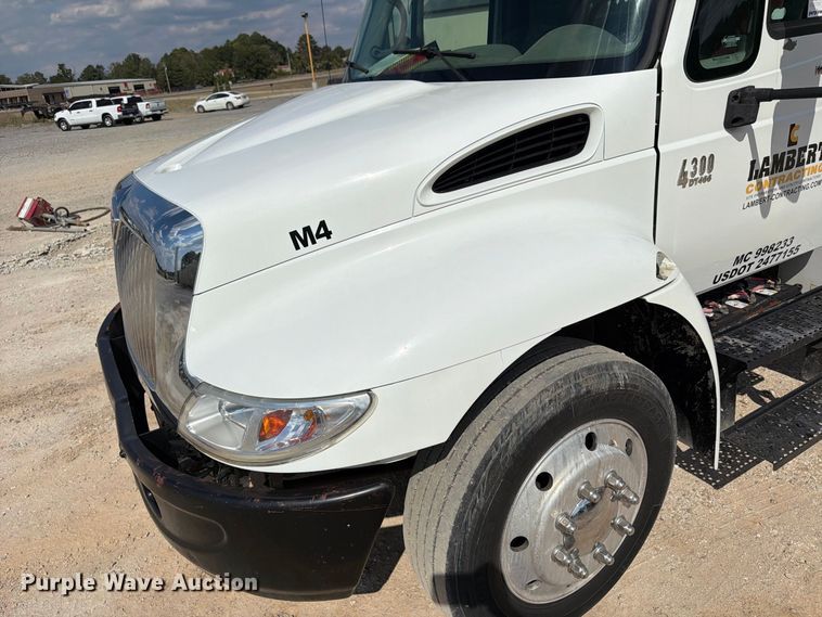 image for item FN2066 2003 International 4300 utility / service truck