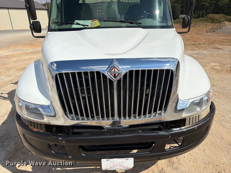 image for item FN2066 2003 International 4300 utility / service truck