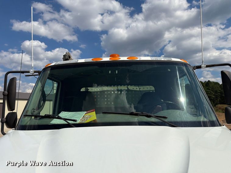 image for item FN2066 2003 International 4300 utility / service truck