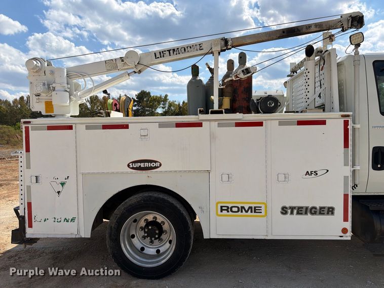 image for item FN2066 2003 International 4300 utility / service truck