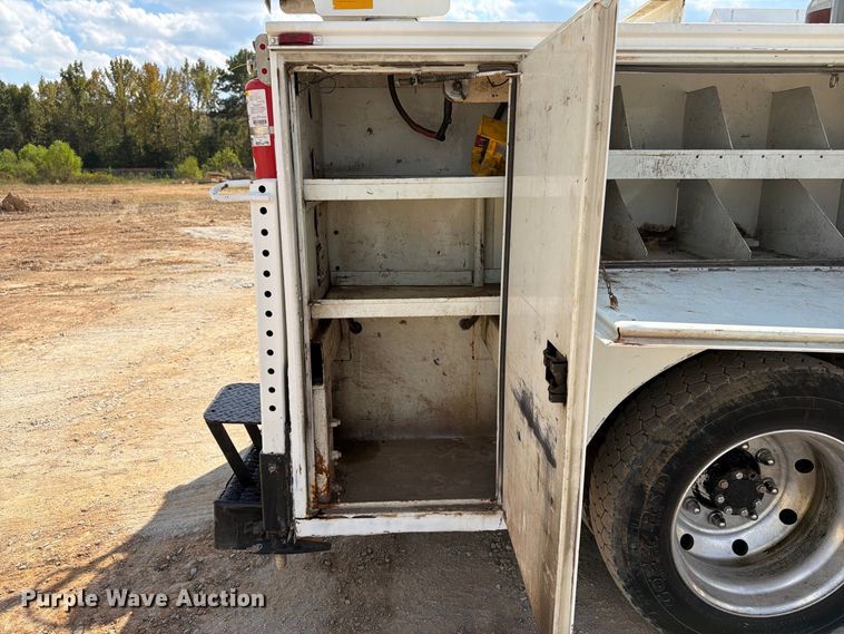 image for item FN2066 2003 International 4300 utility / service truck