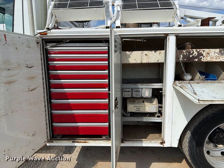 image for item FN2066 2003 International 4300 utility / service truck