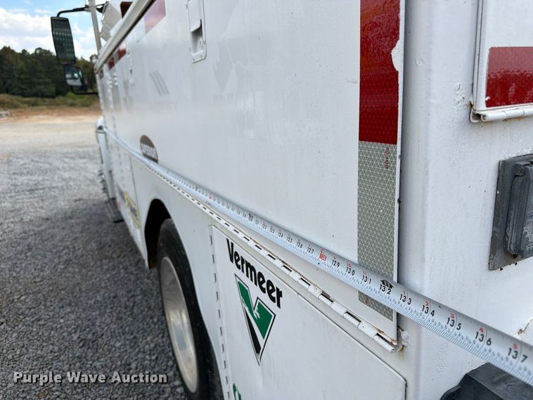 image for item FN2066 2003 International 4300 utility / service truck