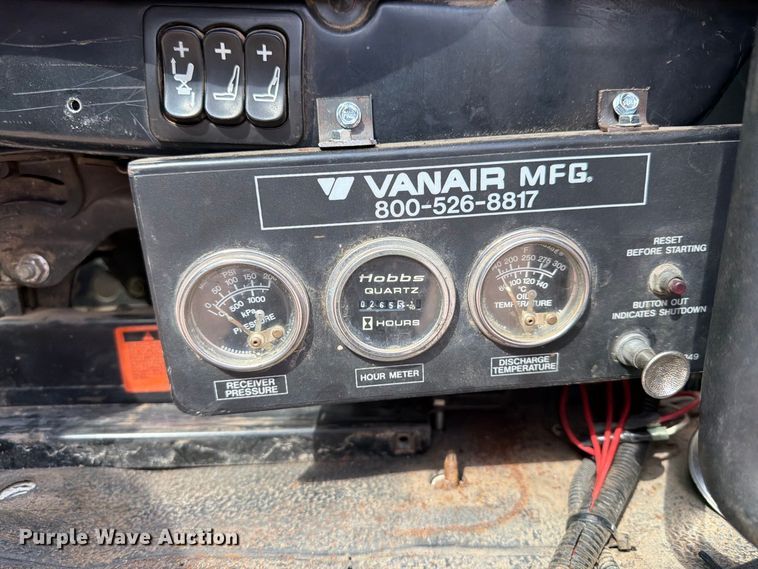 image for item FN2066 2003 International 4300 utility / service truck