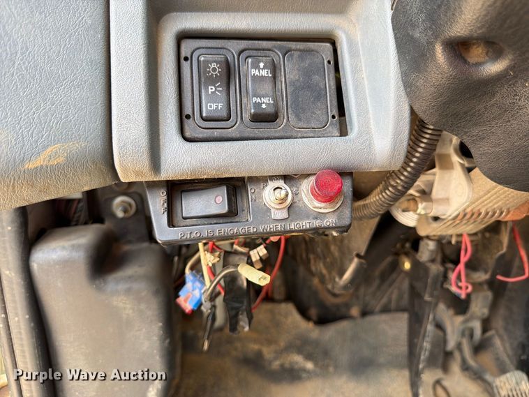 image for item FN2066 2003 International 4300 utility / service truck