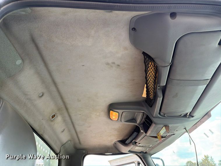 image for item FN2066 2003 International 4300 utility / service truck