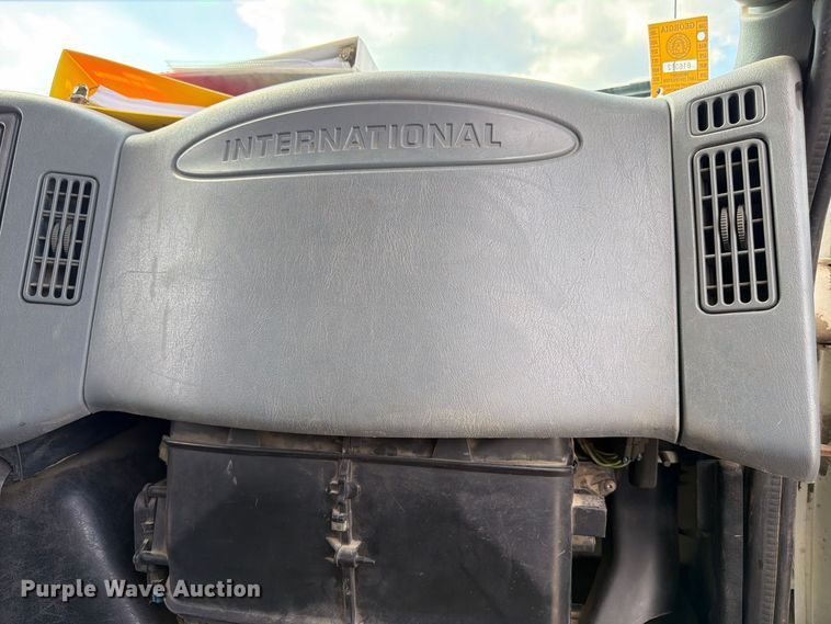 image for item FN2066 2003 International 4300 utility / service truck
