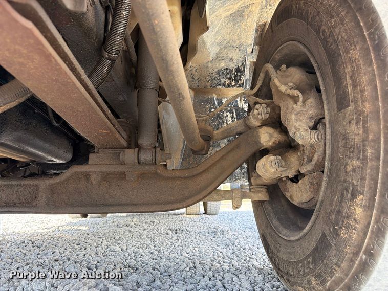 image for item FN2066 2003 International 4300 utility / service truck