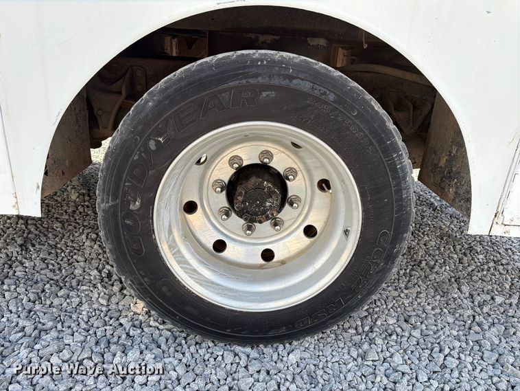 image for item FN2066 2003 International 4300 utility / service truck
