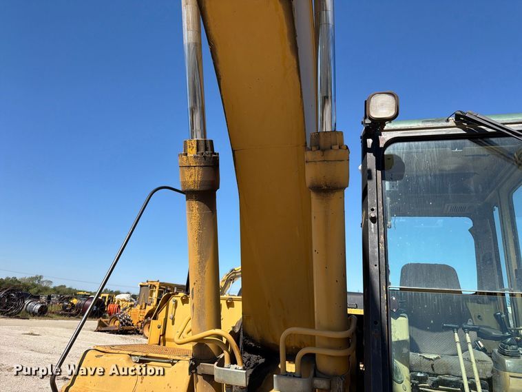 image for item FN5901 1997 Caterpillar 322BL excavator
