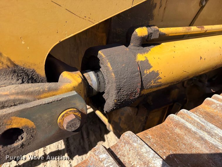 image for item FN5904 1998 Caterpillar 963B track loader