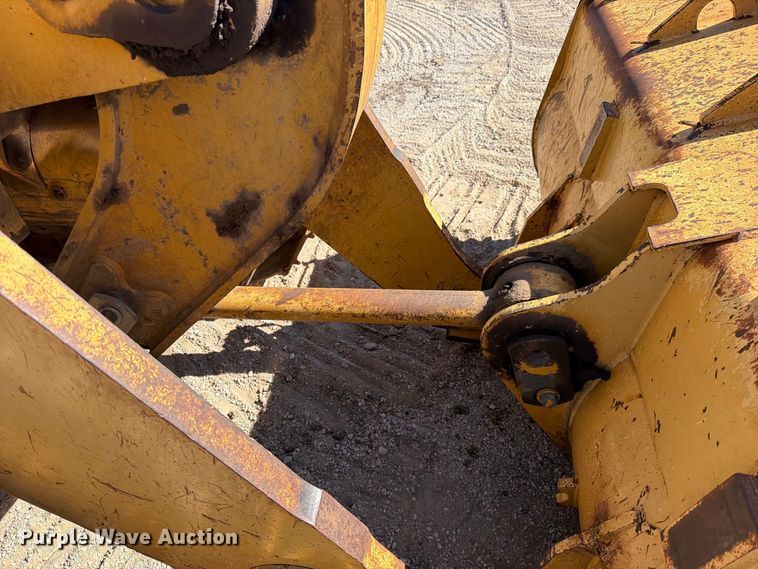 image for item FN5904 1998 Caterpillar 963B track loader