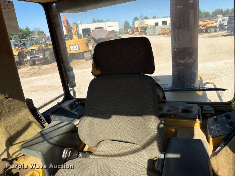 image for item FN5904 1998 Caterpillar 963B track loader