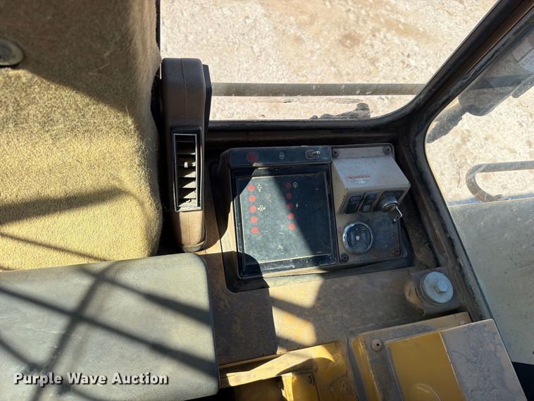 image for item FN5904 1998 Caterpillar 963B track loader