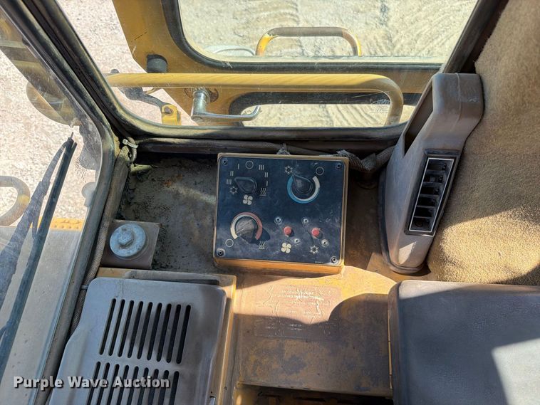 image for item FN5904 1998 Caterpillar 963B track loader