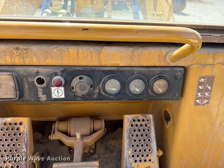 image for item FN5904 1998 Caterpillar 963B track loader