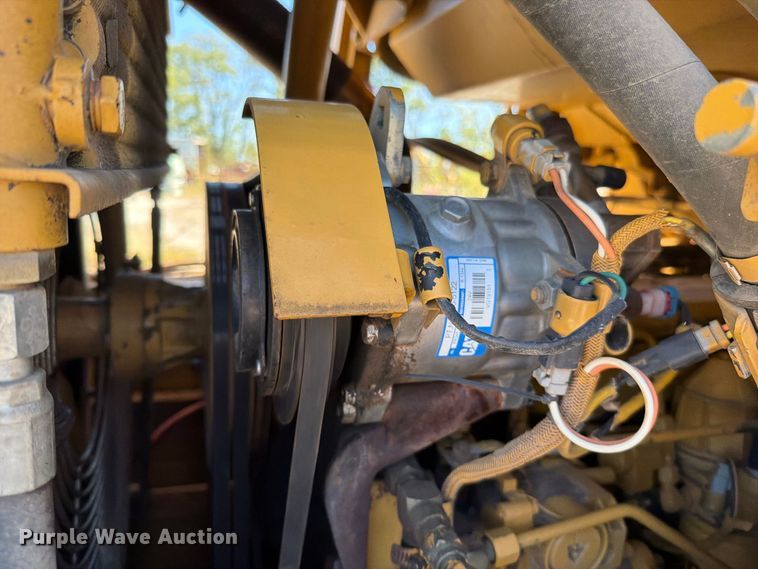 image for item FN5904 1998 Caterpillar 963B track loader