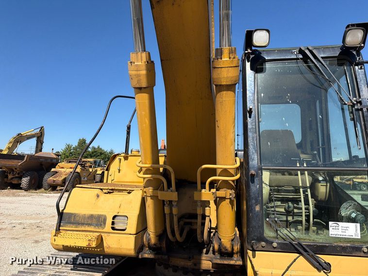 image for item FN5905 1997 Caterpillar 322BL excavator