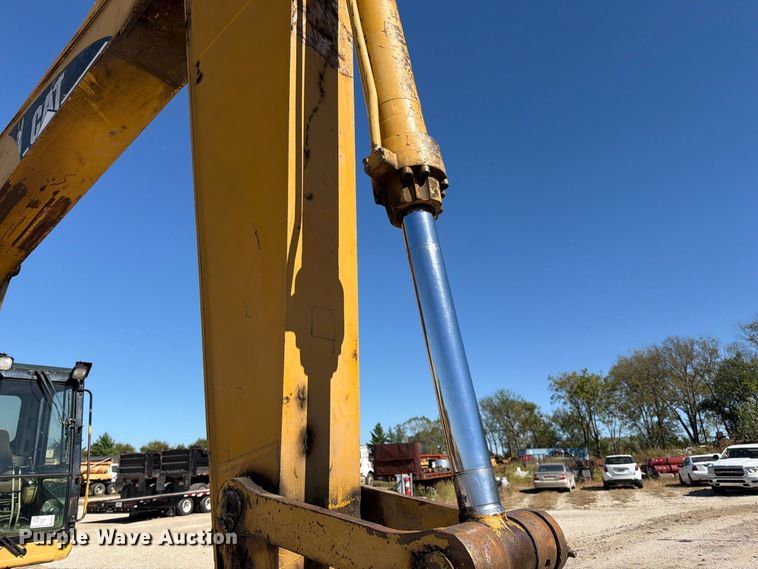 image for item FN5905 1997 Caterpillar 322BL excavator