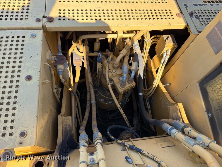 image for item FN5905 1997 Caterpillar 322BL excavator