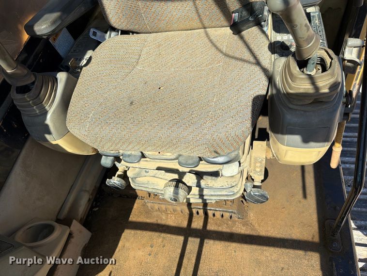 image for item FN5905 1997 Caterpillar 322BL excavator