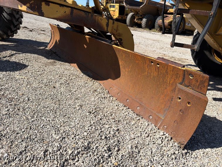 image for item FN5907 1994 Caterpillar 140G motor grader