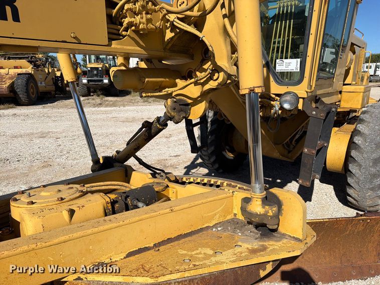 image for item FN5907 1994 Caterpillar 140G motor grader