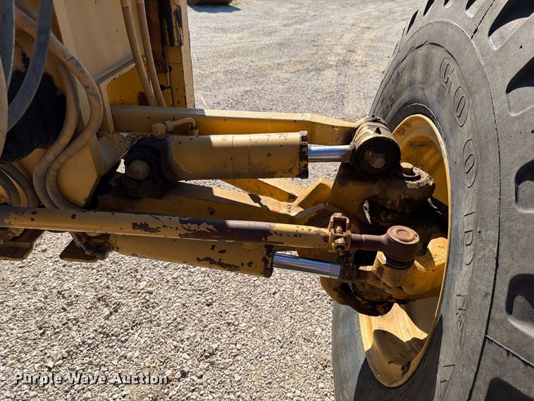 image for item FN5907 1994 Caterpillar 140G motor grader