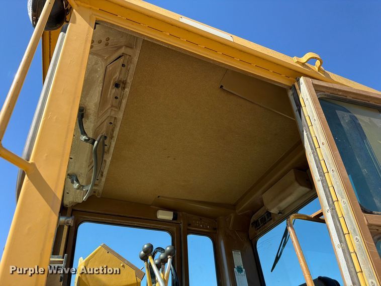 image for item FN5907 1994 Caterpillar 140G motor grader