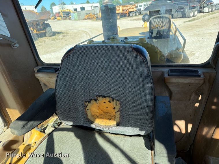 image for item FN5907 1994 Caterpillar 140G motor grader