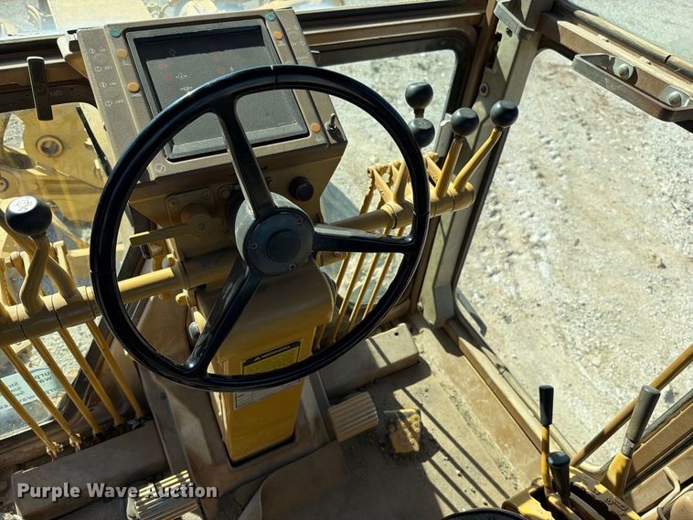 image for item FN5907 1994 Caterpillar 140G motor grader