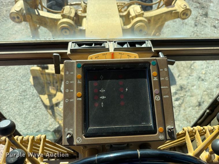 image for item FN5907 1994 Caterpillar 140G motor grader