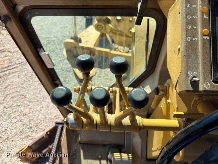 image for item FN5907 1994 Caterpillar 140G motor grader
