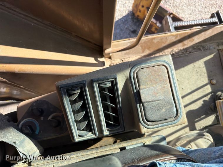 image for item FN5907 1994 Caterpillar 140G motor grader