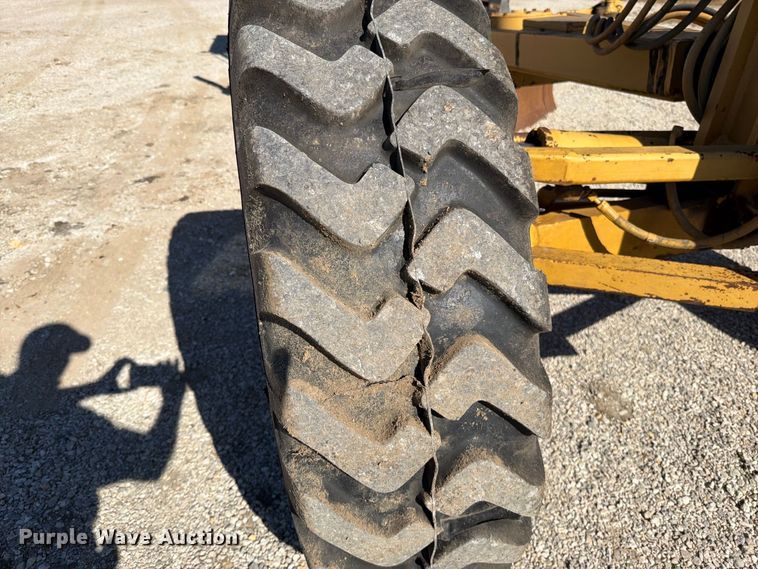 image for item FN5907 1994 Caterpillar 140G motor grader