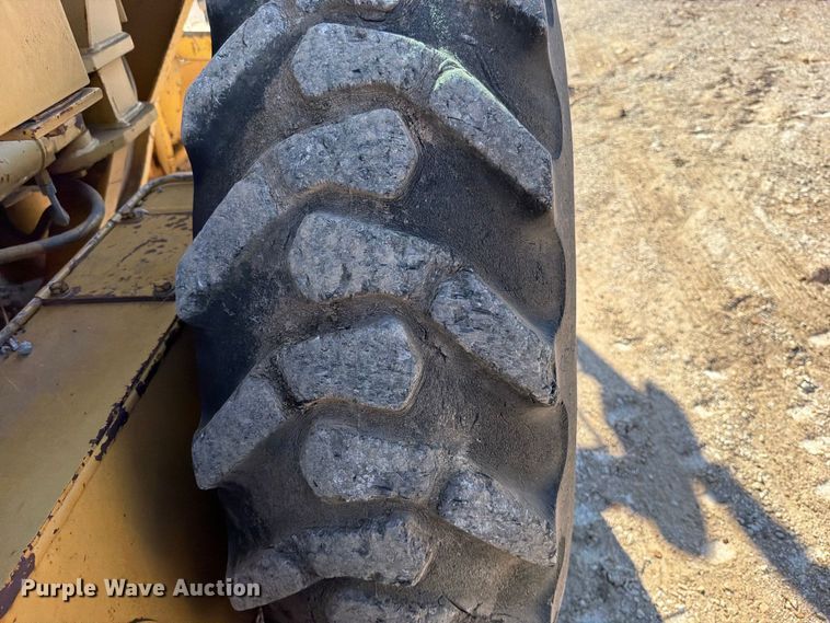 image for item FN5907 1994 Caterpillar 140G motor grader