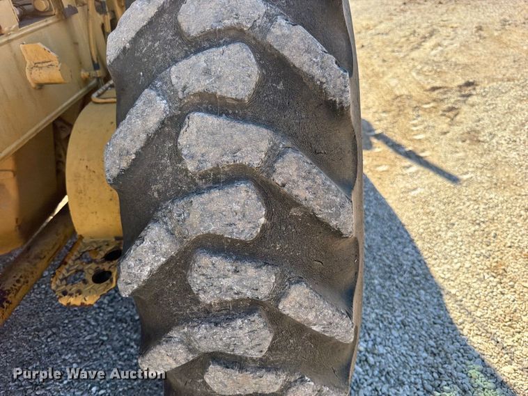 image for item FN5907 1994 Caterpillar 140G motor grader