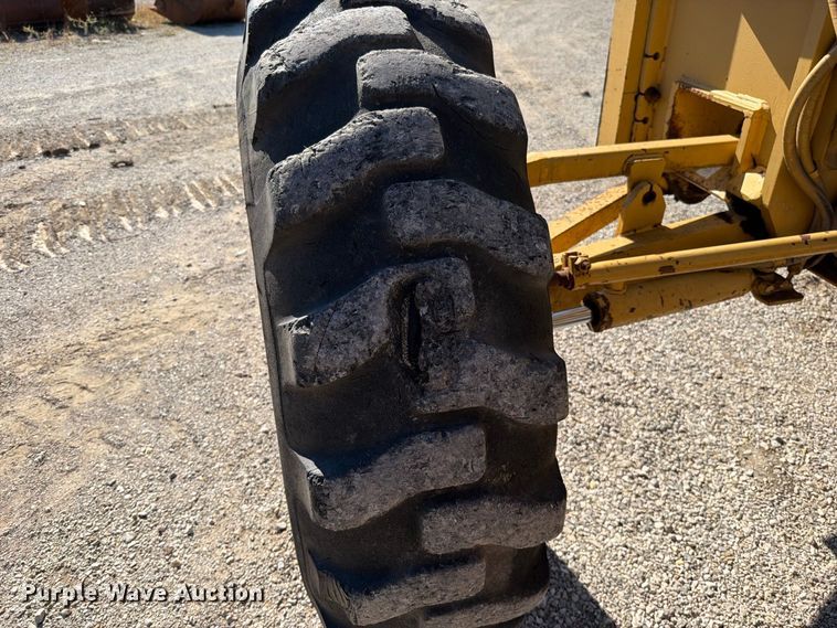 image for item FN5907 1994 Caterpillar 140G motor grader