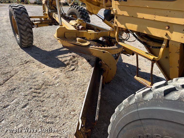 image for item FN5908 1987 Caterpillar 140G motor grader