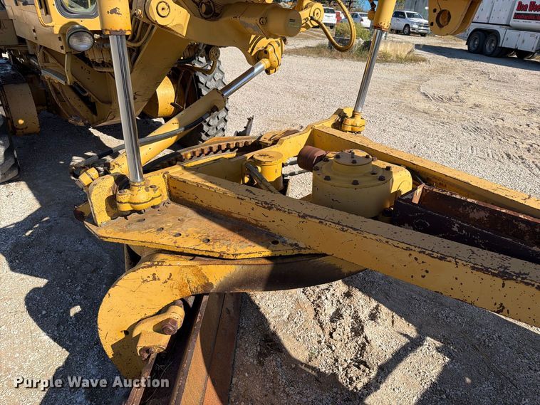 image for item FN5908 1987 Caterpillar 140G motor grader